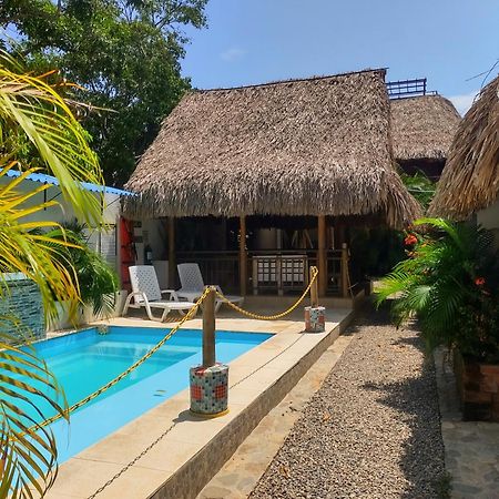 El Leon Feliz Palomino Otel Dış mekan fotoğraf