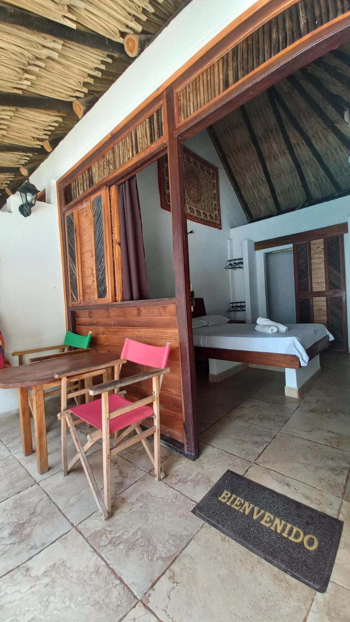 El Leon Feliz Palomino Otel Dış mekan fotoğraf